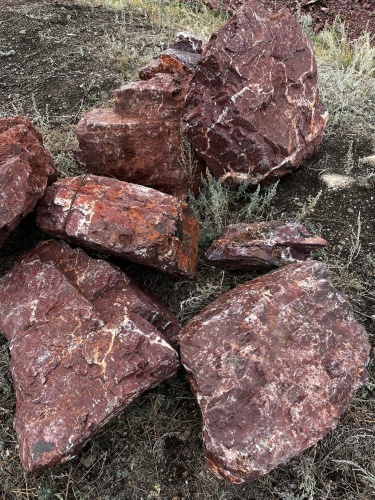 Ландшафтные глыбы красно-фиолетовые 200-1000 килограмм купить в Благовещенске