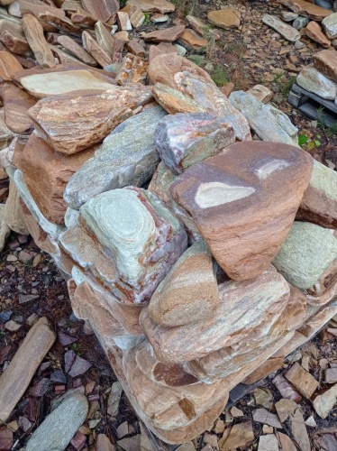 Златолит жёлтый, жёлто-зелёный глыбки и валуны для ланшафтного дизайна купить в Благовещенске