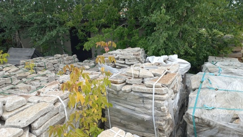 Плитняк галтованный гранитный для ландшафтного дизайна купить в Благовещенске