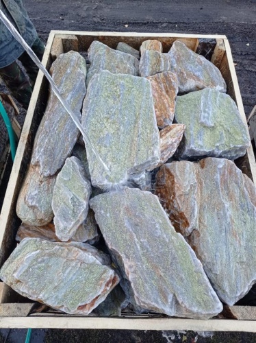 Златолит жёлтый, жёлто-зелёный глыбки и валуны для ланшафтного дизайна купить в Благовещенске