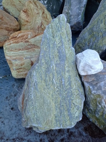 Златолит жёлтый, жёлто-зелёный глыбки и валуны для ланшафтного дизайна купить в Благовещенске