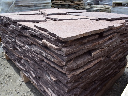 Плитняк лемезит бордовый для облицовки цоколя 20-25 мм  купить в Благовещенске