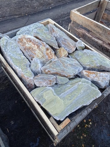 Златолит жёлтый, жёлто-зелёный глыбки и валуны для ланшафтного дизайна купить в Благовещенске