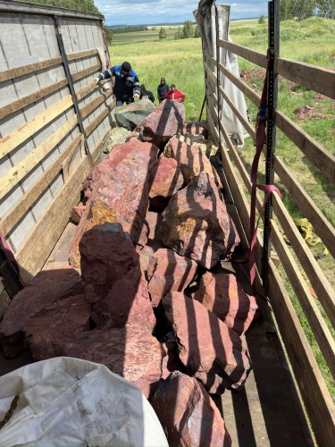 Ландшафтные глыбы красно-фиолетовые 200-1000 килограмм купить в Благовещенске