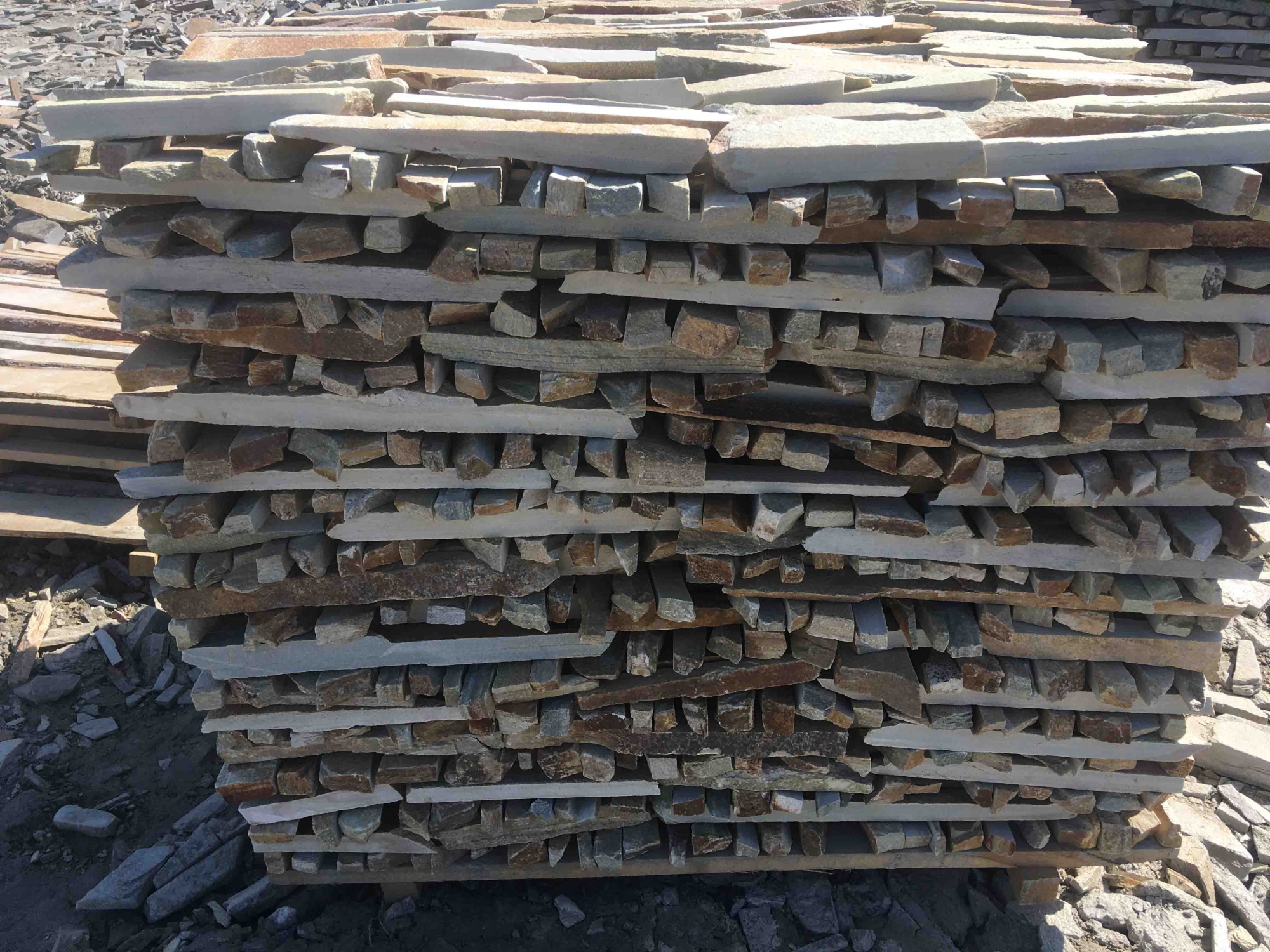 Горбушка златолит золотистый для облицовки купить в Благовещенске