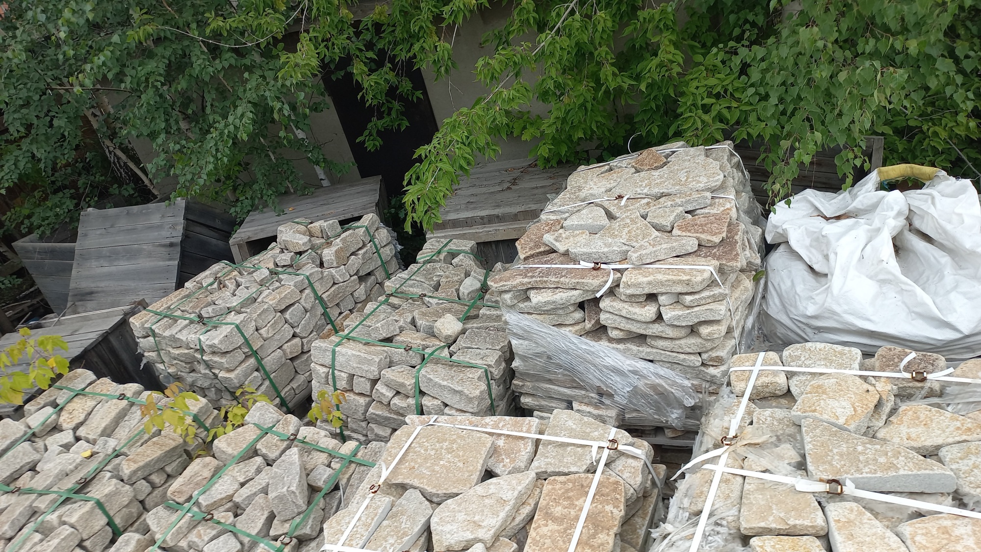 Плитняк гранитный галтованный купить в Благовещенске