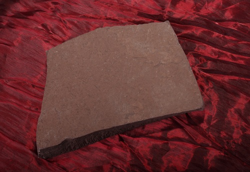 Плитняк лемезит бордовый для цоколя 1,5-2 см купить в Благовещенске