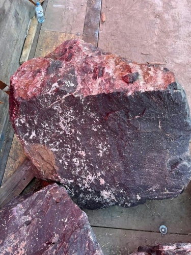 Камни для ландшафтного дизайна красно-фиолетовые 10-60 килограмм купить в Благовещенске