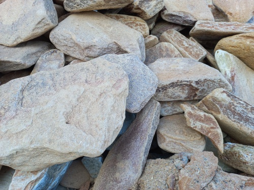 Златолит жёлтый, жёлто-зелёный глыбки и валуны для ланшафтного дизайна купить в Благовещенске