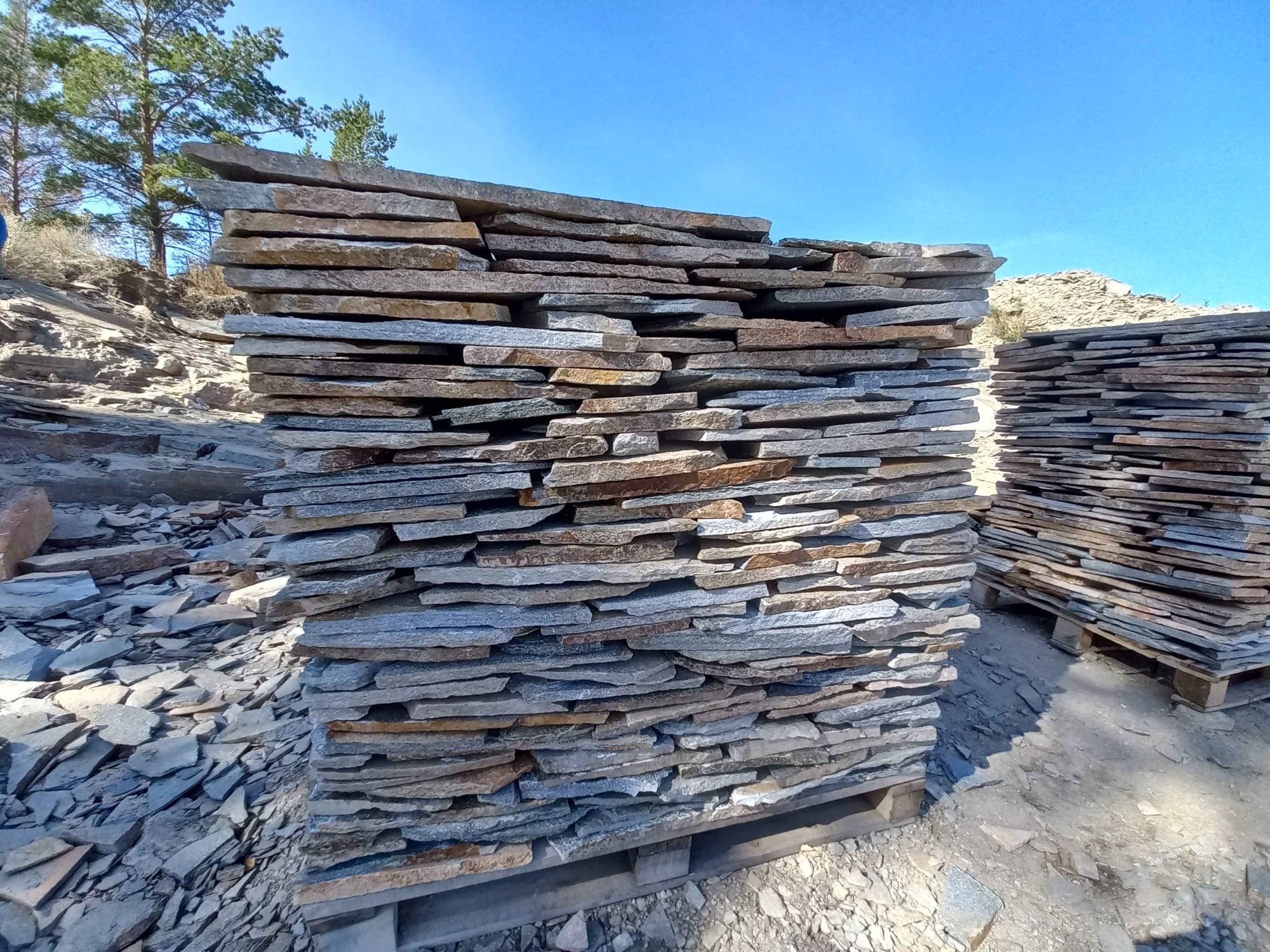 Плитняк златолит серебристый для фасада купить в Благовещенске