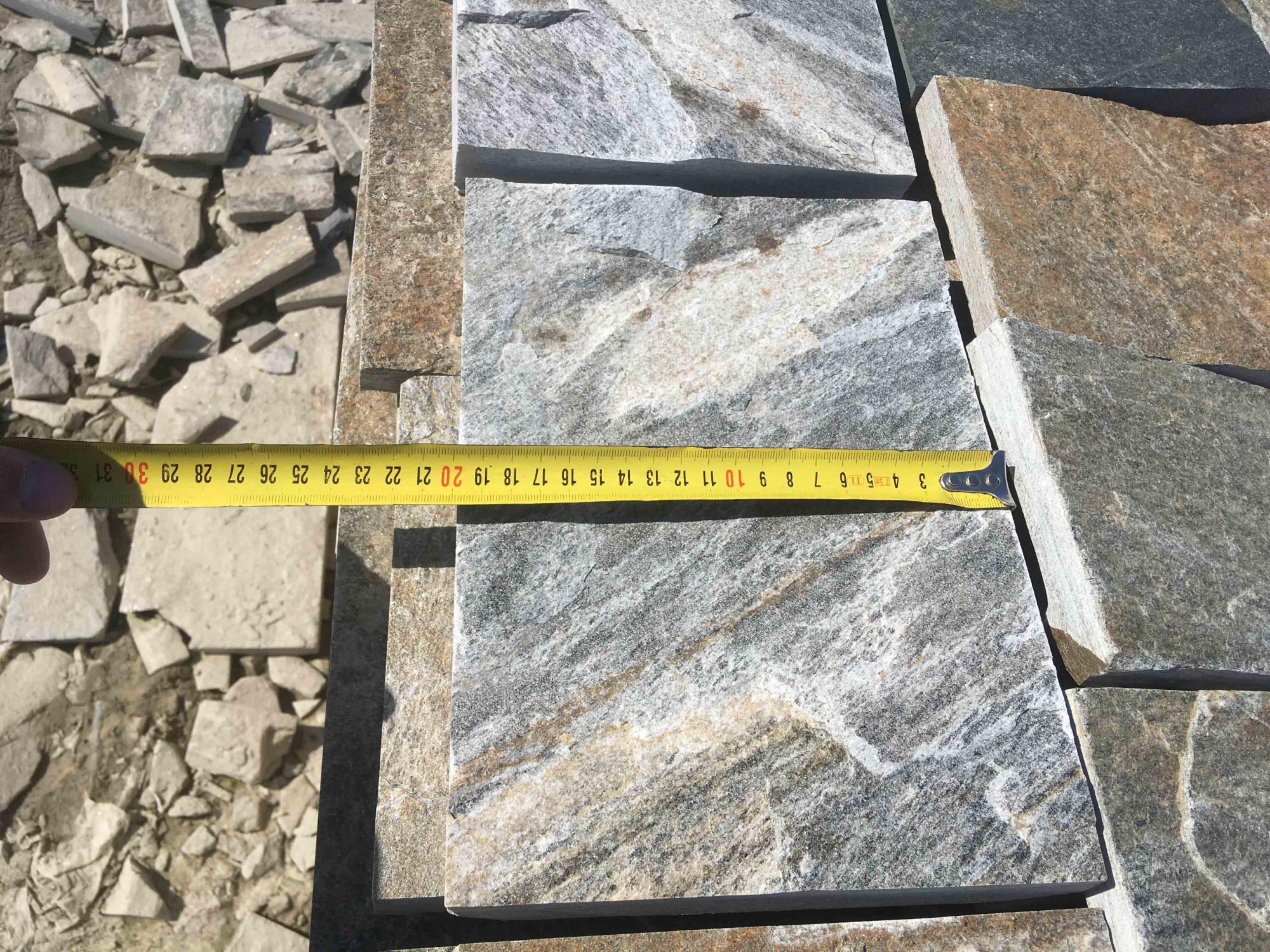 Плитка пилёная златолит Уральский для цоколя, отмостки купить в Благовещенске