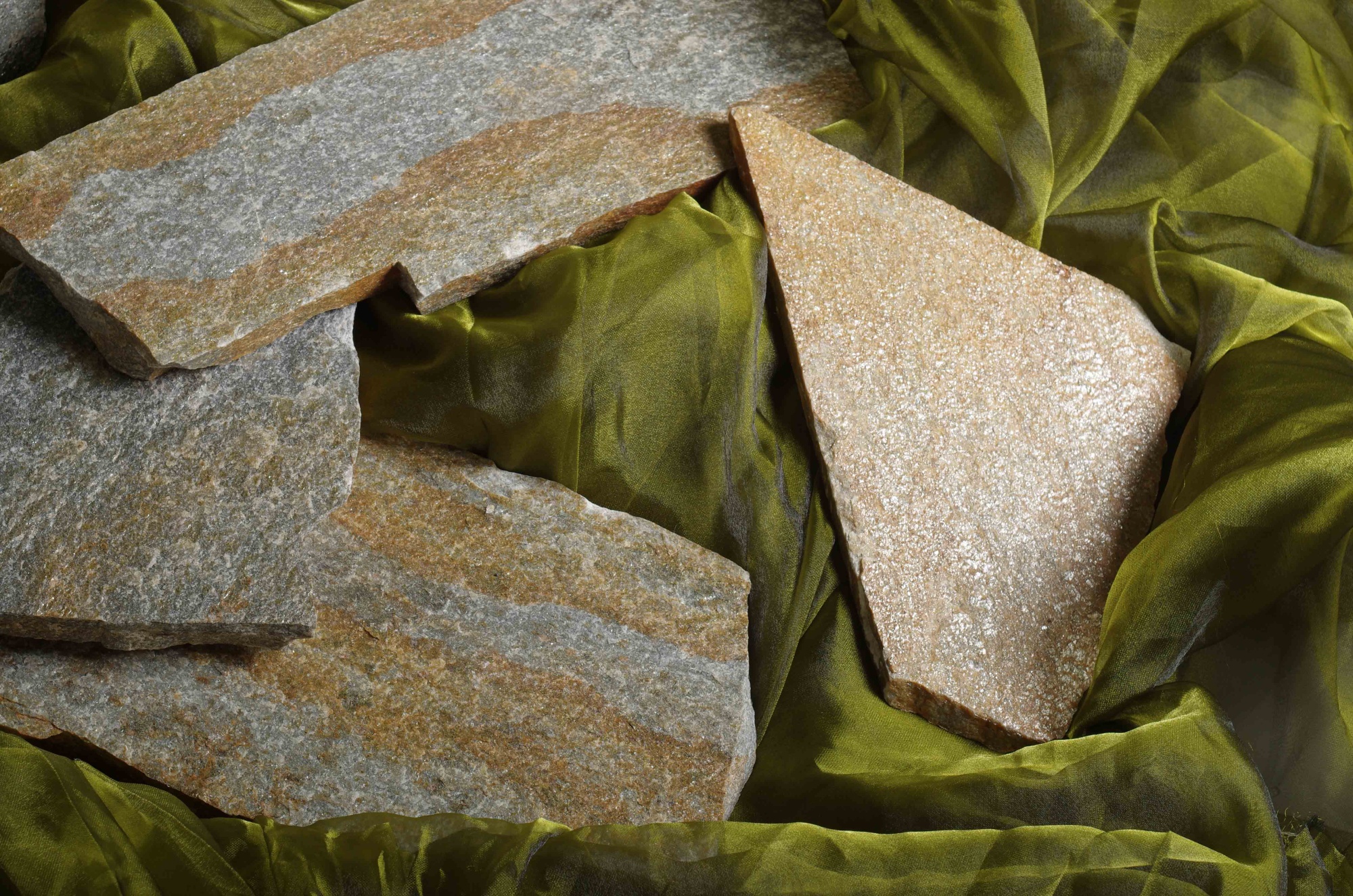 Плитняк златолит Уральский  для фасада купить в Благовещенске