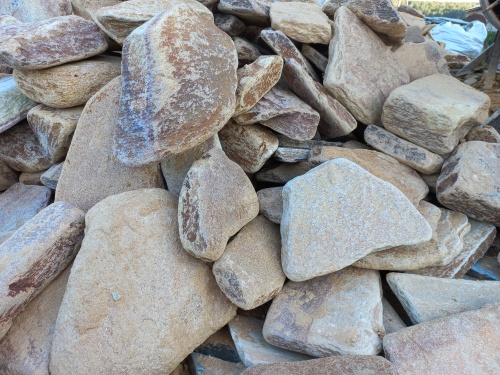 Златолит жёлтый, жёлто-зелёный глыбки и валуны для ланшафтного дизайна купить в Благовещенске