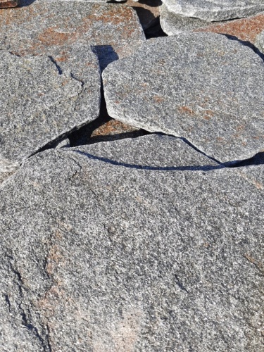 Златолит серебристый галтованный для лестниц купить в Благовещенске