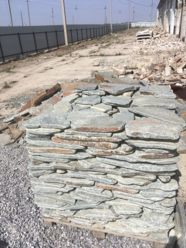 Златолит серебристый галтованный для лестниц купить в Благовещенске