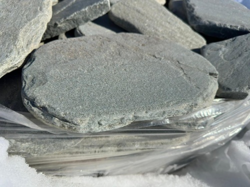 Плитняк златолит зелёный галтованный для мощения на бетон купить в Благовещенске