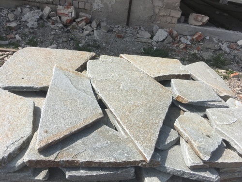 Златолит серебристый галтованный для лестниц купить в Благовещенске